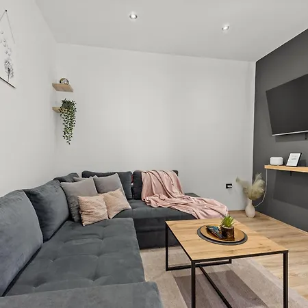 Rose Apartment *